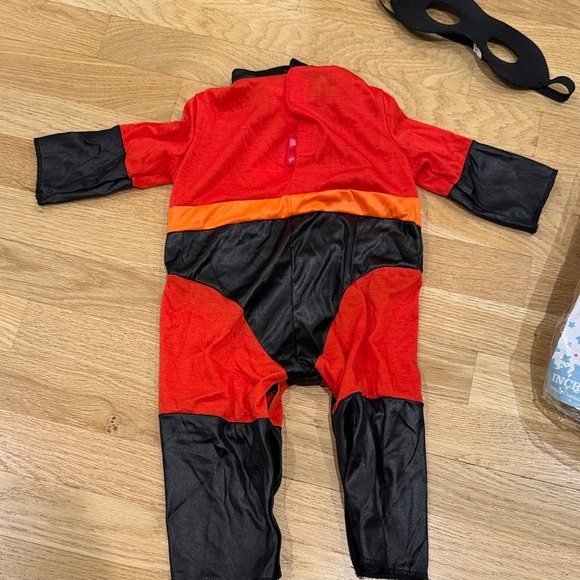 Disney Incredibles Kids Costume - Red, Black, and Orange - Picture 4 of 5